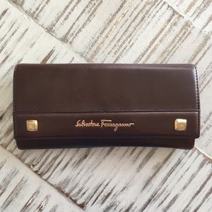 Salvatore Ferragamo mauve wallet - super unique